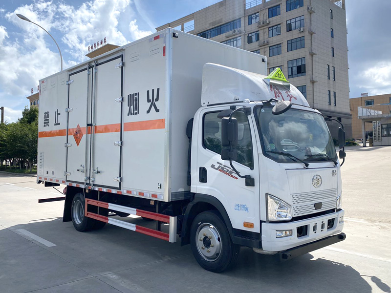 楚勝牌CSC5120XQYCA6爆破器材運(yùn)輸車(chē)